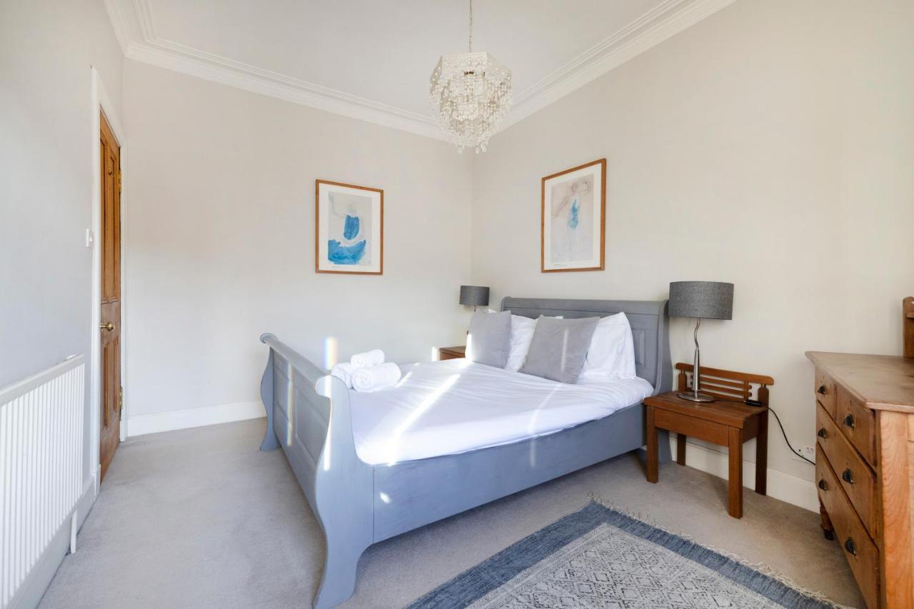 Joivy Old Town 1-Bed Apartment With Stunning Views Edinburgh Ngoại thất bức ảnh