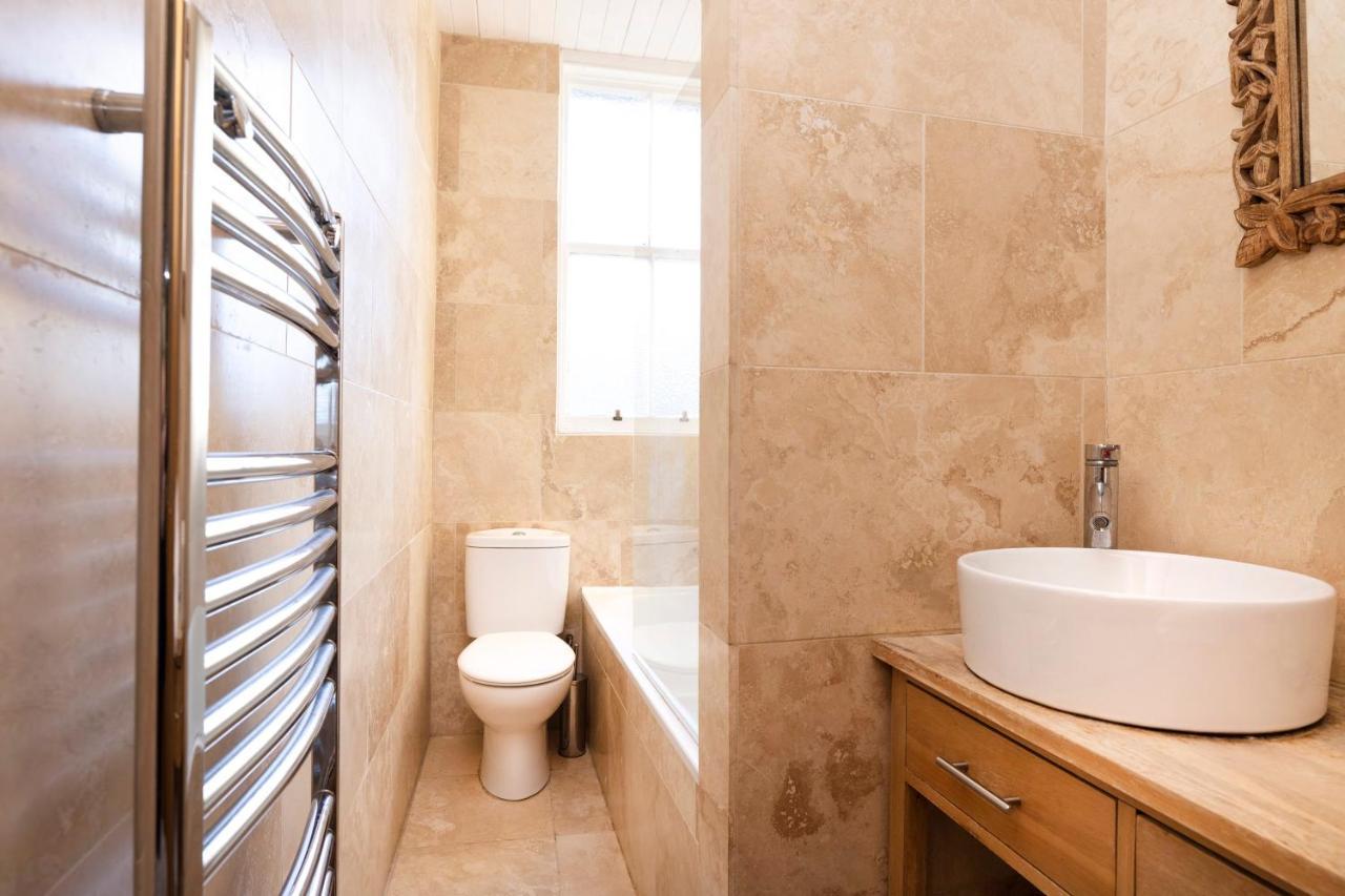 Joivy Old Town 1-Bed Apartment With Stunning Views Edinburgh Ngoại thất bức ảnh